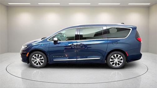 2025 Chrysler Pacifica L