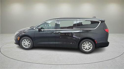 2025 Chrysler Voyager LX