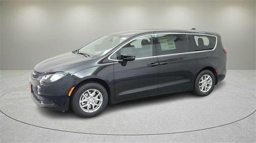 2025 Chrysler Voyager LX