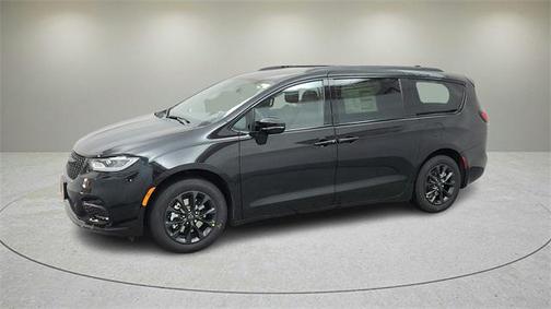 2025 Chrysler Pacifica L