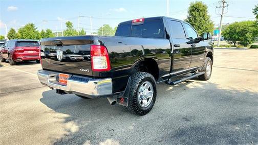 2022 RAM 3500 Tradesman Crew Cab 4x4 6'4' Box