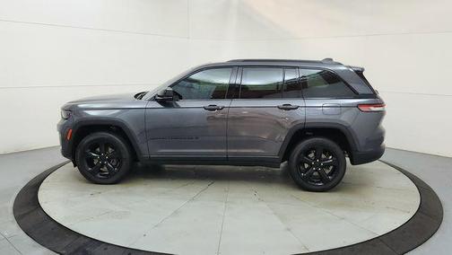 Baltic Gray Metallic Clearcoat 2024 Jeep Grand Cherokee Altitude