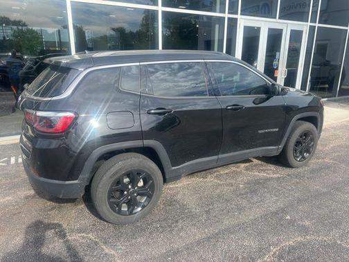Diamond Black Crystal Pearlcoat 2025 Jeep Compass Latitude