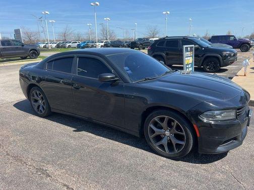 Pitch Black 2015 Dodge Charger SXT