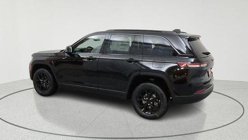 Diamond Black Crystal Pearlcoat 2026 Jeep Grand Cherokee Altitude
