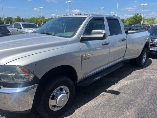 Bright Silver Metallic Clearcoat 2018 RAM 3500 Tradesman Crew Cab 4x4 8' Box