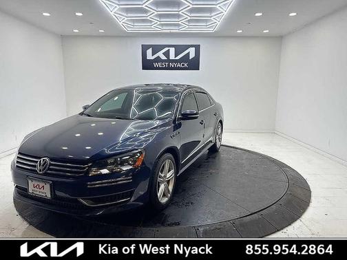 2014 Volkswagen Passat 1.8T Auto SE w/Sunroof & Nav