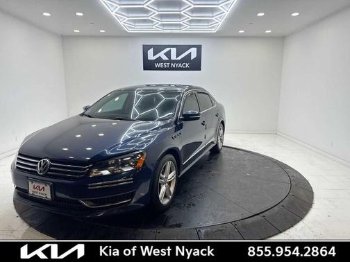 2014 Volkswagen Passat 1.8T Auto SE w/Sunroof & Nav