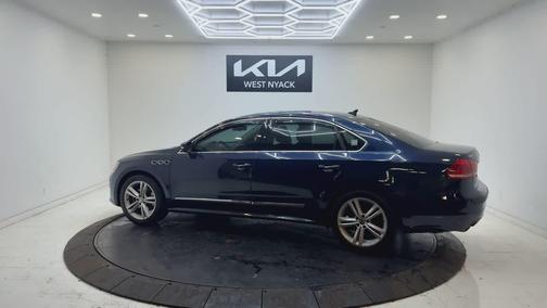 2014 Volkswagen Passat 1.8T Auto SE w/Sunroof & Nav