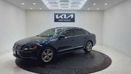 2014 Volkswagen Passat 1.8T Auto SE w/Sunroof & Nav