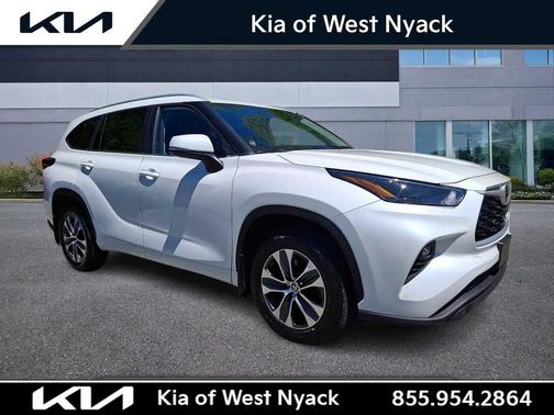 Wind Chill Pearl 2023 Toyota Highlander XLE