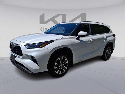 Wind Chill Pearl 2023 Toyota Highlander XLE
