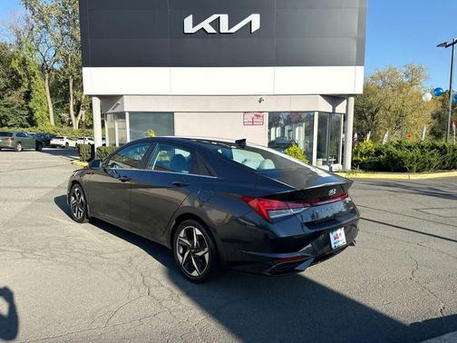 2022 Hyundai ELANTRA Limited