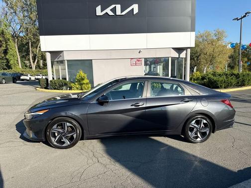 2022 Hyundai ELANTRA Limited