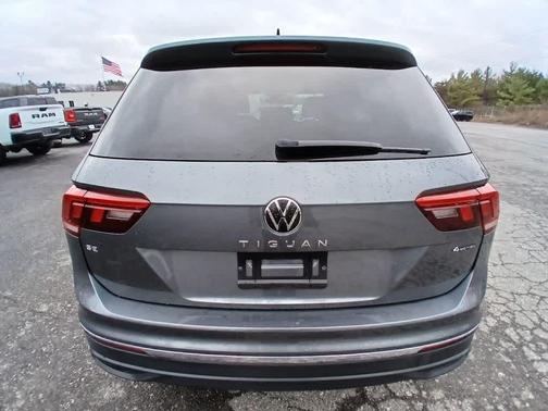 Platinum Gray Metallic 2024 Volkswagen Tiguan 2.0T SE 4MOTION