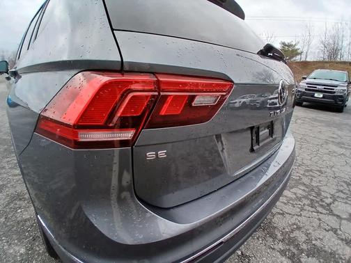 Platinum Gray Metallic 2024 Volkswagen Tiguan 2.0T SE 4MOTION