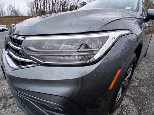 Platinum Gray Metallic 2024 Volkswagen Tiguan 2.0T SE 4MOTION
