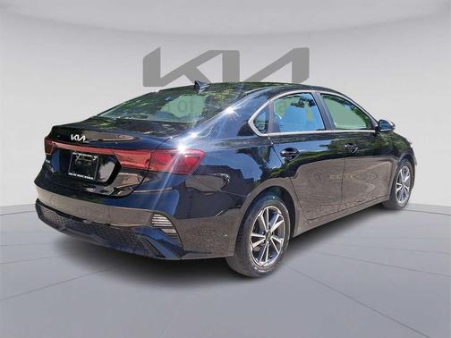 Aurora Black 2022 Kia Forte LXS