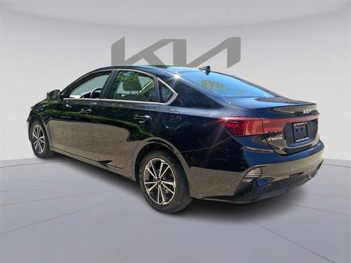 Aurora Black 2022 Kia Forte LXS
