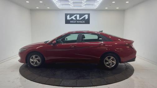 2022 Hyundai ELANTRA SE