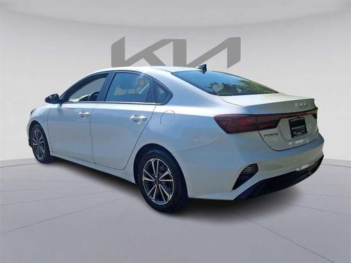 Snow White Pearl 2023 Kia Forte LXS