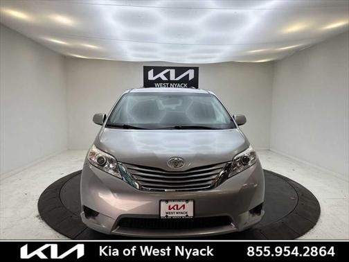 2017 Toyota Sienna LE