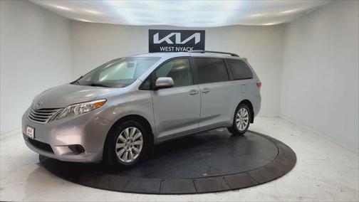 2017 Toyota Sienna LE