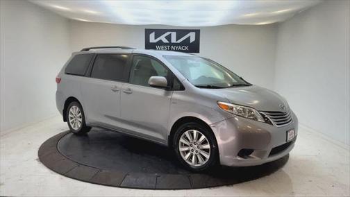 2017 Toyota Sienna LE