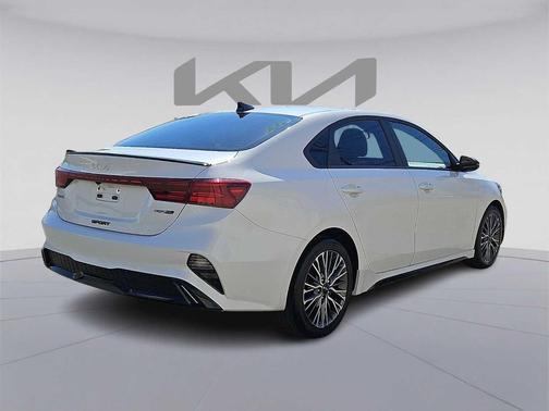 Snow White Pearl 2022 Kia Forte GT-Line