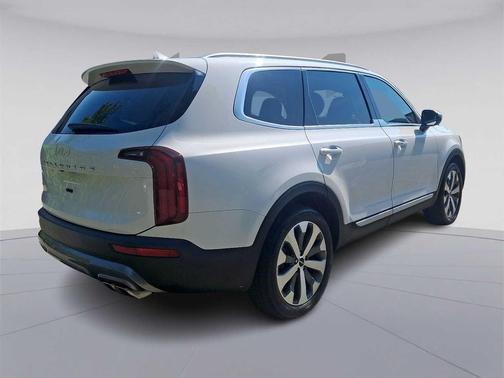 Glacial White Pearl 2022 Kia Telluride S
