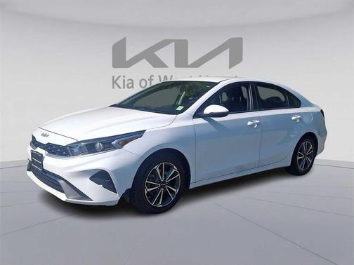 Snow White Pearl 2023 Kia Forte LXS