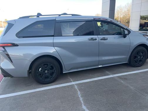 2025 Toyota Sienna Woodland Edition