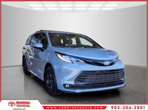 2025 Toyota Sienna Woodland Edition