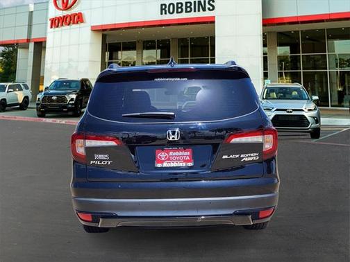 2022 Honda Pilot AWD Black Edition
