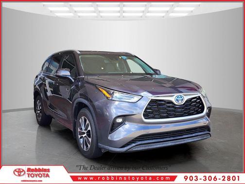 Magnetic Gray Metallic 2023 Toyota Highlander Hybrid XLE