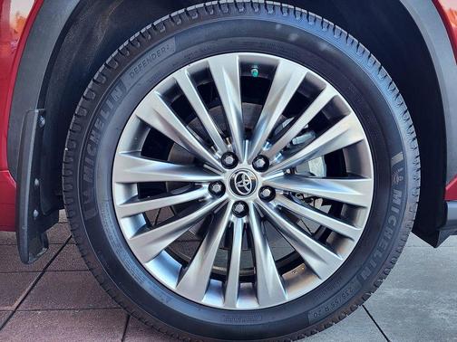 2023 Toyota Highlander Platinum