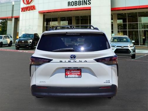 2023 Toyota Sienna XLE 8 Passenger