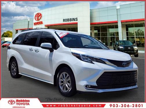 2023 Toyota Sienna XLE 8 Passenger