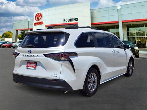 2023 Toyota Sienna XLE 8 Passenger
