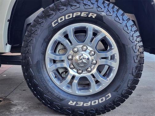 2018 RAM 2500 Laramie Crew Cab 4x4 6'4' Box