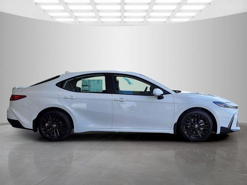 Ice 2026 Toyota Camry SE