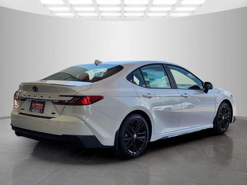 Ice 2026 Toyota Camry SE