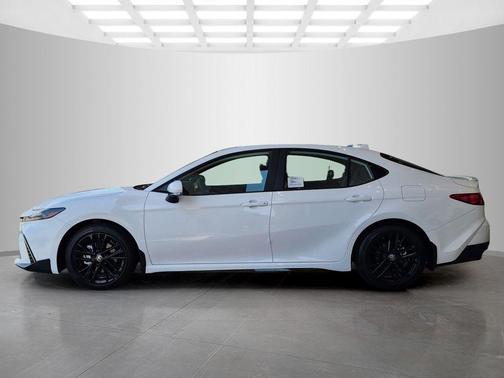 Ice 2026 Toyota Camry SE