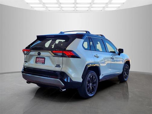 2022 Toyota RAV4 Hybrid SE
