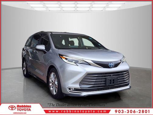 Celestial Silver Metallic 2022 Toyota Sienna Platinum