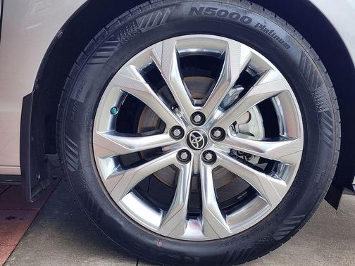 Celestial Silver Metallic 2022 Toyota Sienna Platinum