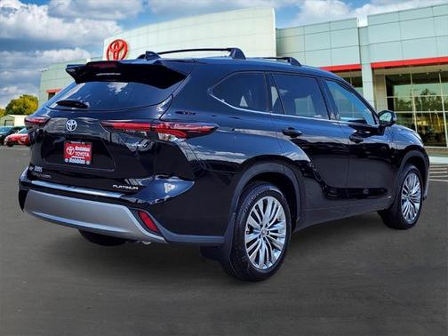 2025 Toyota Highlander Hybrid Platinum