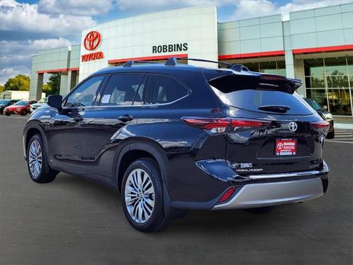 2025 Toyota Highlander Hybrid Platinum
