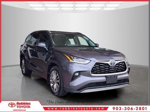 Magnetic Gray Metallic 2022 Toyota Highlander Hybrid Platinum