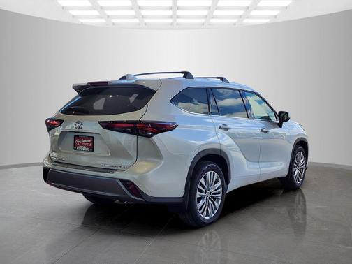 2026 Toyota Highlander Platinum